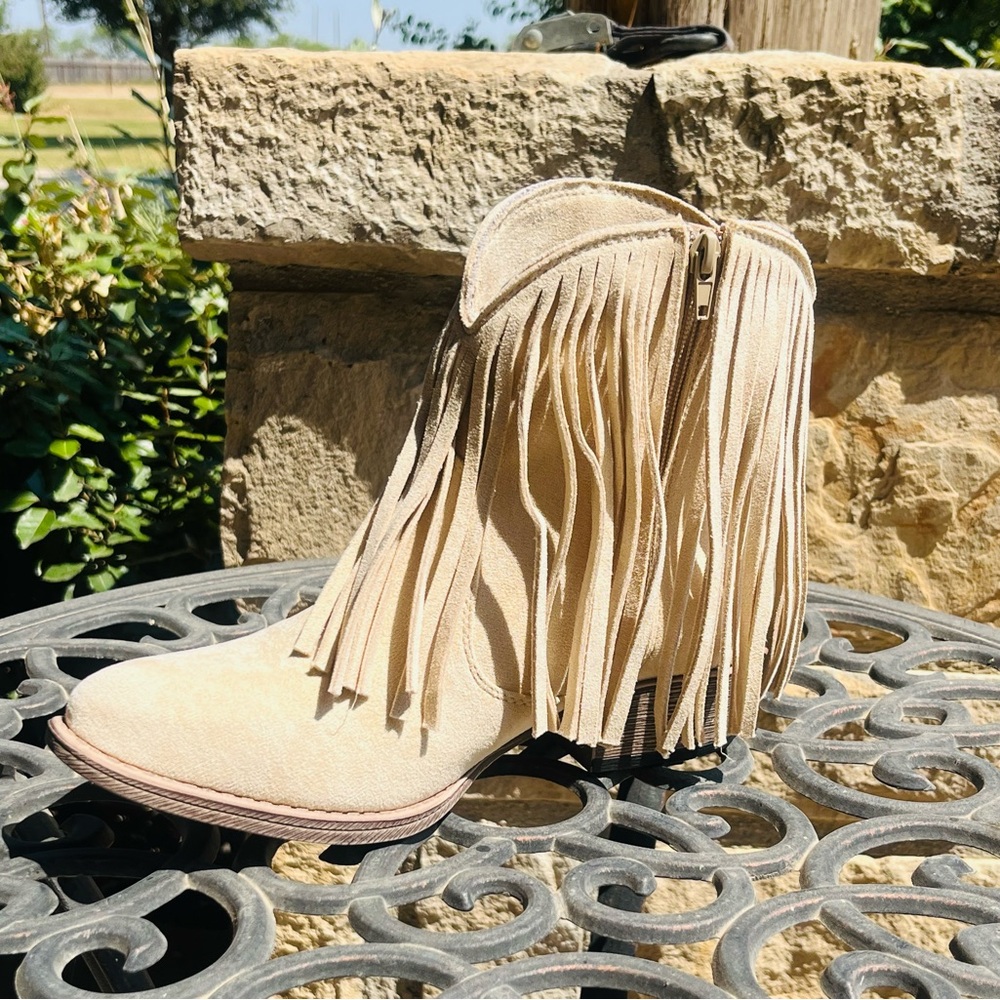 Cute fringe boot.